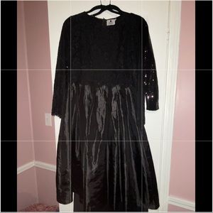 DAINTY JEWELLS SIZE MEDIUM! EUC!